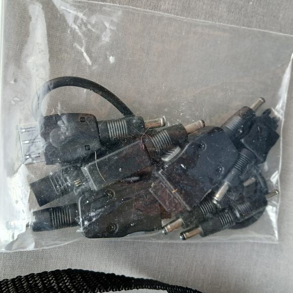 Eton FR250 Emergency AM FM SW Radio Flashlight Built-in Cell Phone Charger crank - Picture 7 of 14